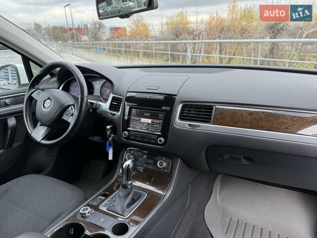 Белый Фольксваген Туарег, объемом двигателя 2.97 л и пробегом 329 тыс. км за 17800 $, фото 9 на Automoto.ua