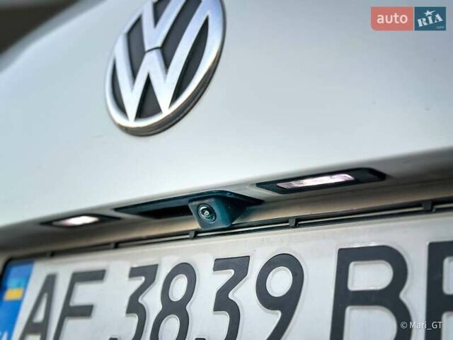 Білий Фольксваген Туарег, об'ємом двигуна 3 л та пробігом 239 тис. км за 19300 $, фото 20 на Automoto.ua