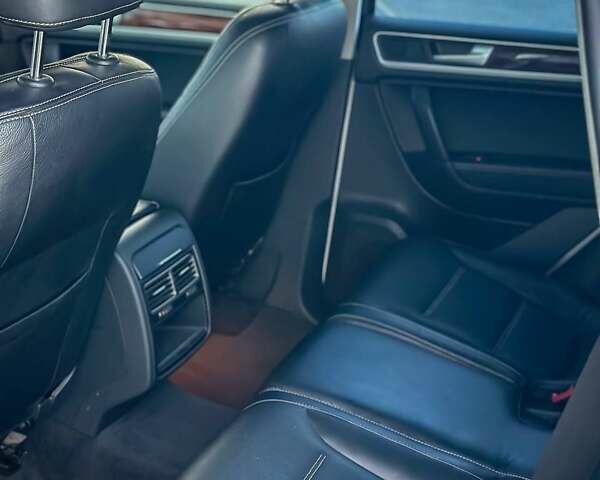 Білий Фольксваген Туарег, об'ємом двигуна 3 л та пробігом 239 тис. км за 19300 $, фото 26 на Automoto.ua