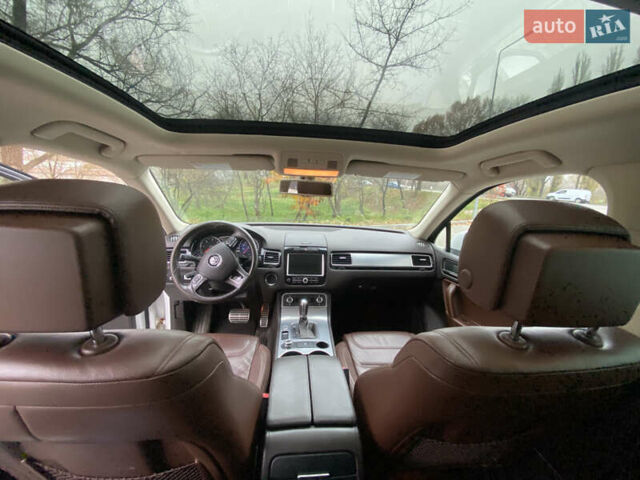 Белый Фольксваген Туарег, объемом двигателя 2.97 л и пробегом 260 тыс. км за 22500 $, фото 51 на Automoto.ua