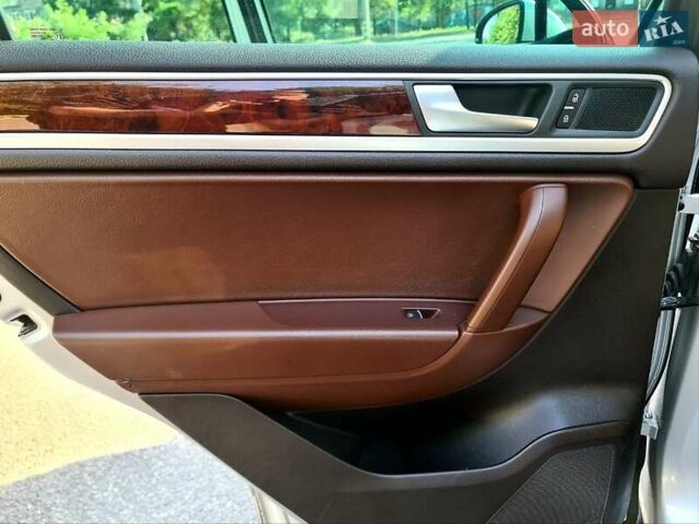 Белый Фольксваген Туарег, объемом двигателя 2.97 л и пробегом 195 тыс. км за 19700 $, фото 53 на Automoto.ua