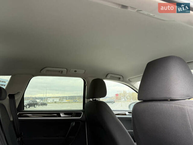 Белый Фольксваген Туарег, объемом двигателя 2.97 л и пробегом 329 тыс. км за 17800 $, фото 12 на Automoto.ua