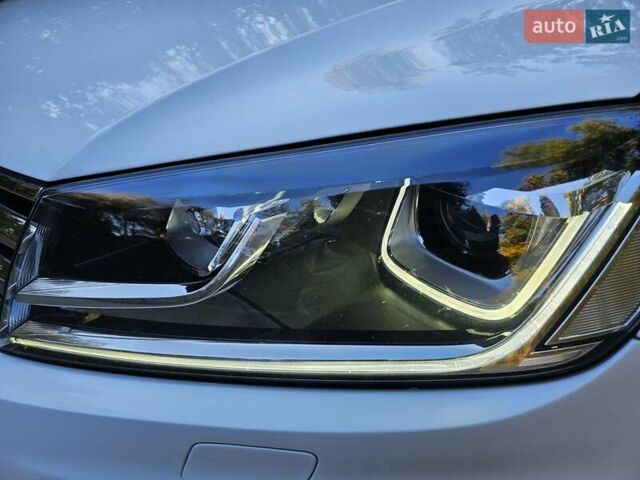 Белый Фольксваген Туарег, объемом двигателя 2.97 л и пробегом 110 тыс. км за 18000 $, фото 17 на Automoto.ua