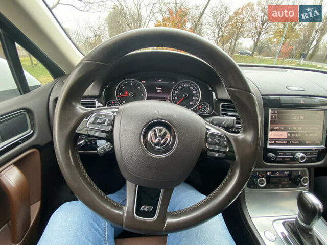 Белый Фольксваген Туарег, объемом двигателя 2.97 л и пробегом 260 тыс. км за 22500 $, фото 68 на Automoto.ua