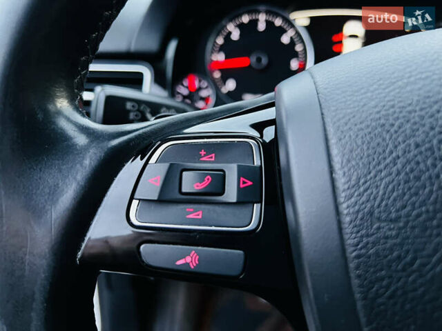 Білий Фольксваген Туарег, об'ємом двигуна 2.97 л та пробігом 344 тис. км за 15900 $, фото 27 на Automoto.ua