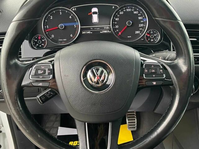 Белый Фольксваген Туарег, объемом двигателя 3 л и пробегом 214 тыс. км за 18999 $, фото 11 на Automoto.ua