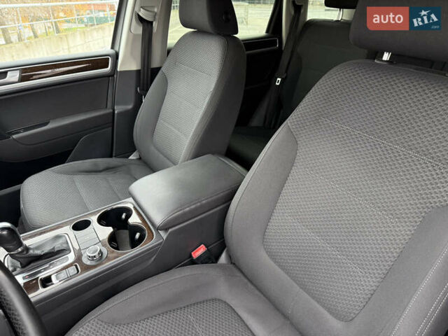 Белый Фольксваген Туарег, объемом двигателя 2.97 л и пробегом 329 тыс. км за 17800 $, фото 18 на Automoto.ua