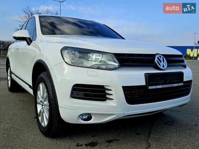 Белый Фольксваген Туарег, объемом двигателя 3 л и пробегом 210 тыс. км за 15900 $, фото 17 на Automoto.ua