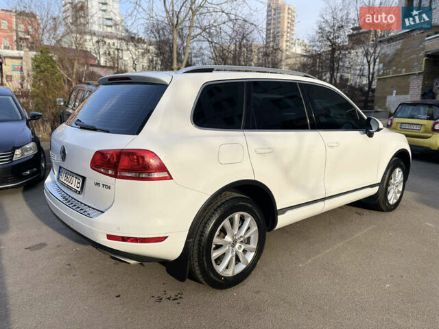 Белый Фольксваген Туарег, объемом двигателя 2.97 л и пробегом 142 тыс. км за 22500 $, фото 2 на Automoto.ua