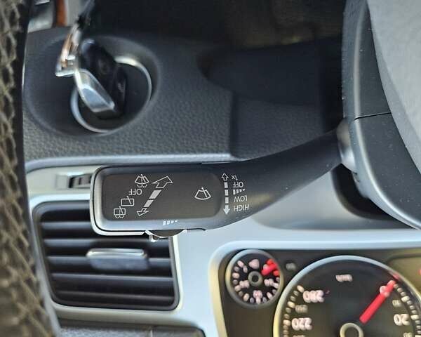 Белый Фольксваген Туарег, объемом двигателя 2.97 л и пробегом 110 тыс. км за 18000 $, фото 25 на Automoto.ua