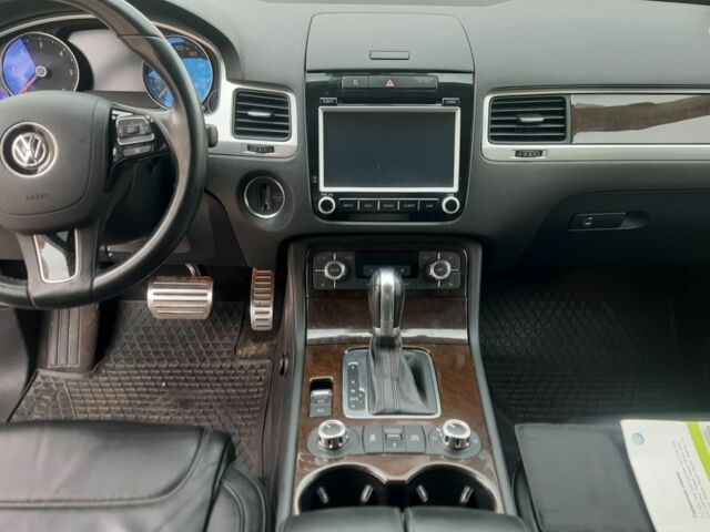 Білий Фольксваген Туарег, об'ємом двигуна 3 л та пробігом 146 тис. км за 25000 $, фото 10 на Automoto.ua