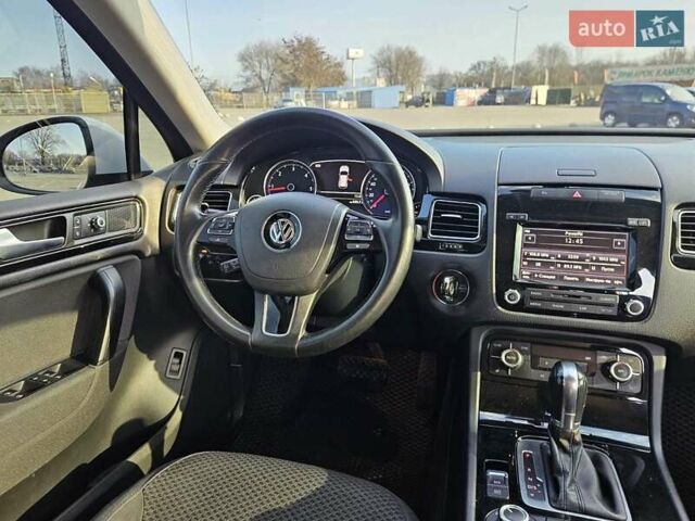 Белый Фольксваген Туарег, объемом двигателя 3 л и пробегом 210 тыс. км за 15900 $, фото 23 на Automoto.ua