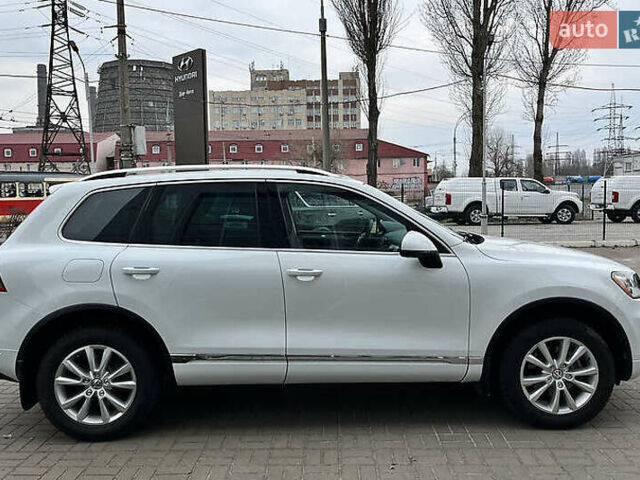 Білий Фольксваген Туарег, об'ємом двигуна 3.6 л та пробігом 76 тис. км за 15000 $, фото 5 на Automoto.ua