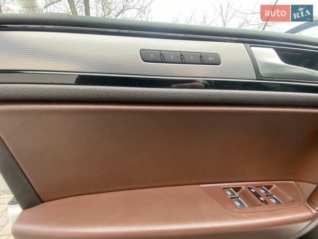 Белый Фольксваген Туарег, объемом двигателя 2.97 л и пробегом 260 тыс. км за 22500 $, фото 42 на Automoto.ua