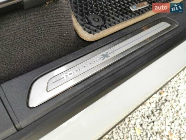 Белый Фольксваген Туарег, объемом двигателя 2.97 л и пробегом 222 тыс. км за 18999 $, фото 29 на Automoto.ua