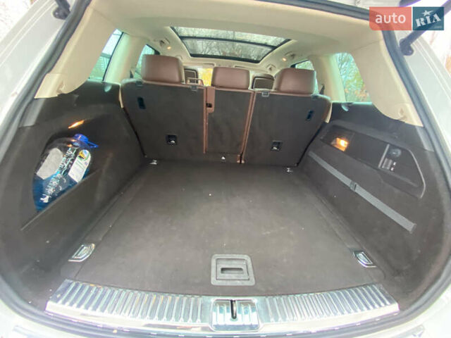 Белый Фольксваген Туарег, объемом двигателя 2.97 л и пробегом 260 тыс. км за 22500 $, фото 52 на Automoto.ua