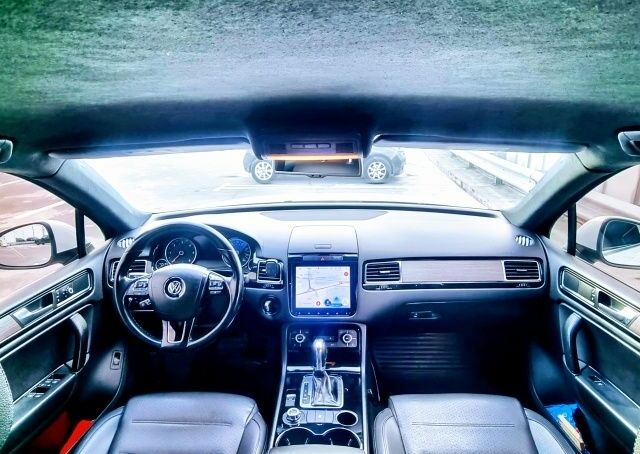 Белый Фольксваген Туарег, объемом двигателя 3 л и пробегом 356 тыс. км за 19600 $, фото 4 на Automoto.ua