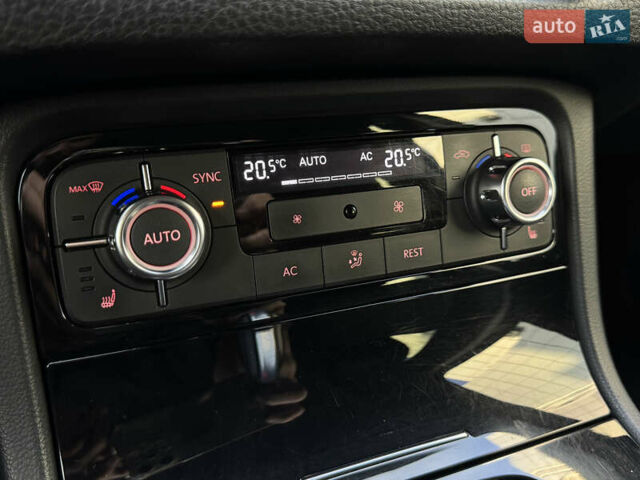 Белый Фольксваген Туарег, объемом двигателя 2.97 л и пробегом 220 тыс. км за 17700 $, фото 29 на Automoto.ua