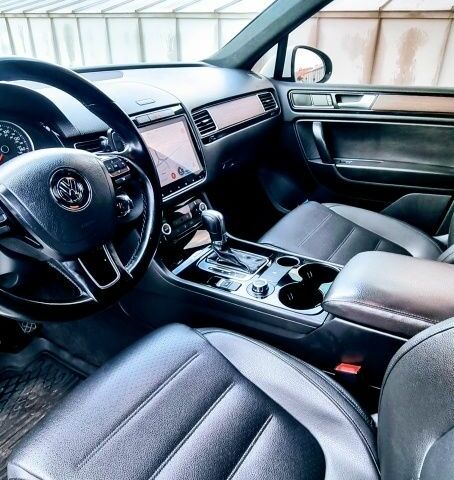 Белый Фольксваген Туарег, объемом двигателя 3 л и пробегом 356 тыс. км за 19600 $, фото 3 на Automoto.ua