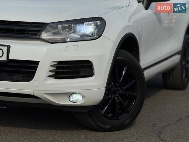 Білий Фольксваген Туарег, об'ємом двигуна 2.97 л та пробігом 285 тис. км за 23000 $, фото 4 на Automoto.ua