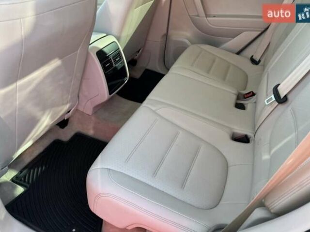 Белый Фольксваген Туарег, объемом двигателя 3.6 л и пробегом 135 тыс. км за 16500 $, фото 4 на Automoto.ua