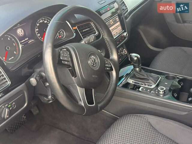 Белый Фольксваген Туарег, объемом двигателя 2.97 л и пробегом 230 тыс. км за 18500 $, фото 10 на Automoto.ua