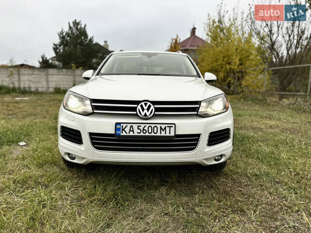 Белый Фольксваген Туарег, объемом двигателя 3 л и пробегом 236 тыс. км за 22000 $, фото 3 на Automoto.ua
