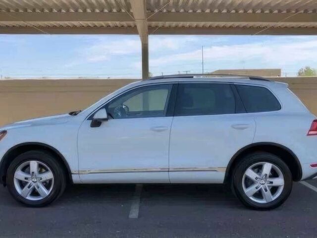 Білий Фольксваген Туарег, об'ємом двигуна 3 л та пробігом 88 тис. км за 3800 $, фото 3 на Automoto.ua