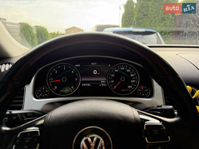 Білий Фольксваген Туарег, об'ємом двигуна 3 л та пробігом 215 тис. км за 25800 $, фото 26 на Automoto.ua