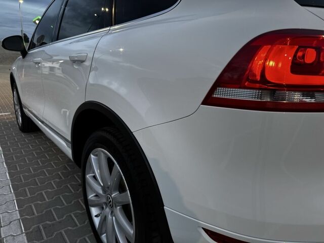 Белый Фольксваген Туарег, объемом двигателя 3 л и пробегом 266 тыс. км за 17000 $, фото 15 на Automoto.ua