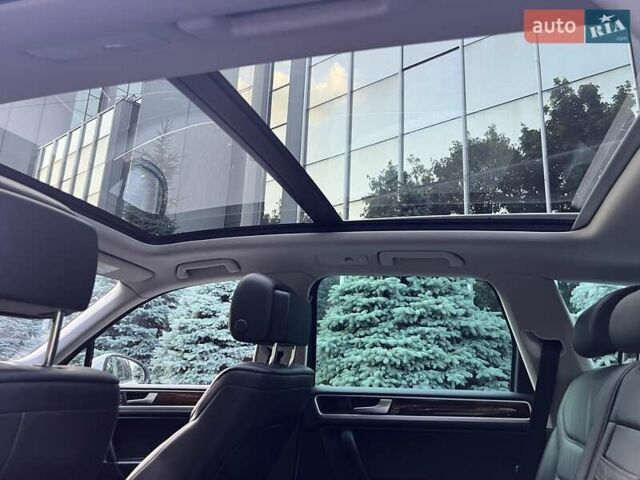 Белый Фольксваген Туарег, объемом двигателя 3 л и пробегом 290 тыс. км за 19900 $, фото 18 на Automoto.ua