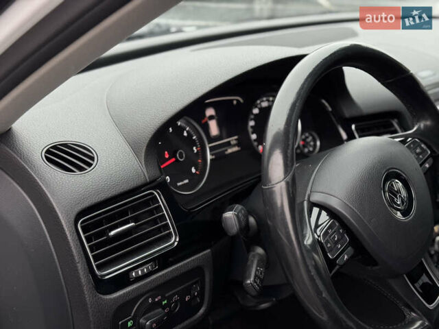 Белый Фольксваген Туарег, объемом двигателя 2.97 л и пробегом 248 тыс. км за 18000 $, фото 27 на Automoto.ua