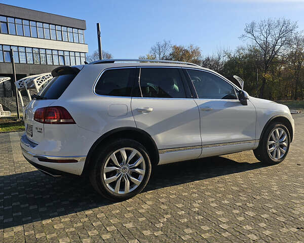 Белый Фольксваген Туарег, объемом двигателя 3 л и пробегом 260 тыс. км за 26000 $, фото 12 на Automoto.ua