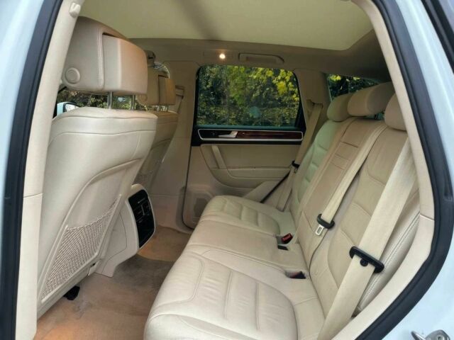 Белый Фольксваген Туарег, объемом двигателя 3.6 л и пробегом 85 тыс. км за 7000 $, фото 9 на Automoto.ua