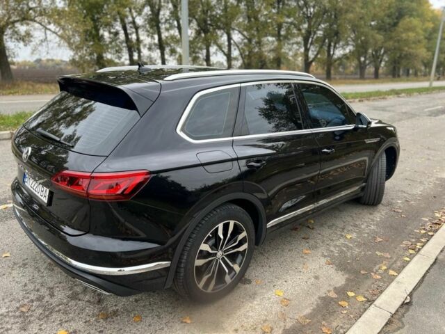 Белый Фольксваген Туарег, объемом двигателя 3 л и пробегом 125 тыс. км за 47500 $, фото 1 на Automoto.ua