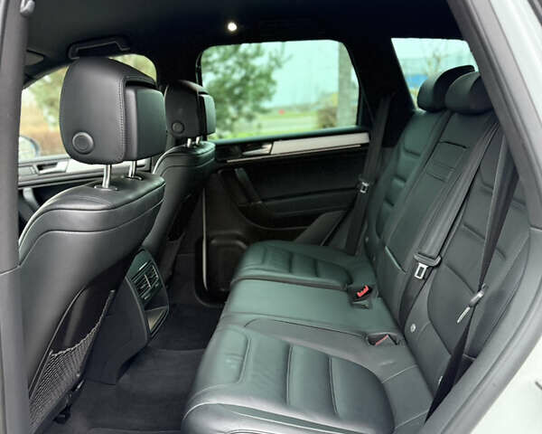 Белый Фольксваген Туарег, объемом двигателя 3 л и пробегом 279 тыс. км за 22999 $, фото 22 на Automoto.ua