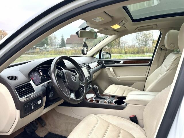 Белый Фольксваген Туарег, объемом двигателя 3 л и пробегом 236 тыс. км за 22500 $, фото 3 на Automoto.ua