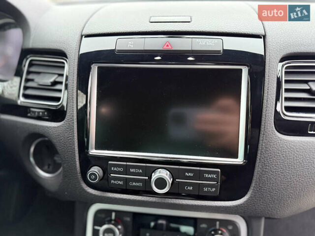 Белый Фольксваген Туарег, объемом двигателя 3 л и пробегом 279 тыс. км за 22999 $, фото 31 на Automoto.ua