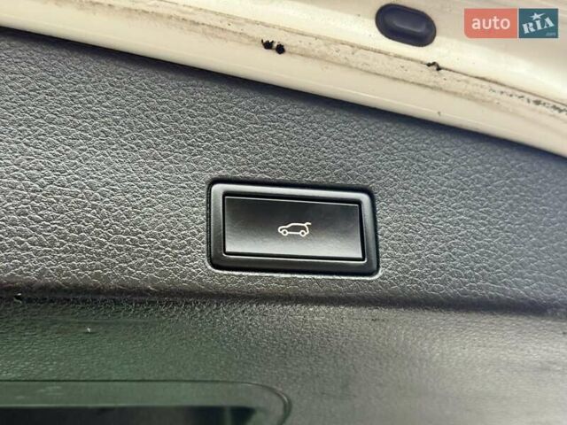 Белый Фольксваген Туарег, объемом двигателя 2.97 л и пробегом 290 тыс. км за 15900 $, фото 14 на Automoto.ua