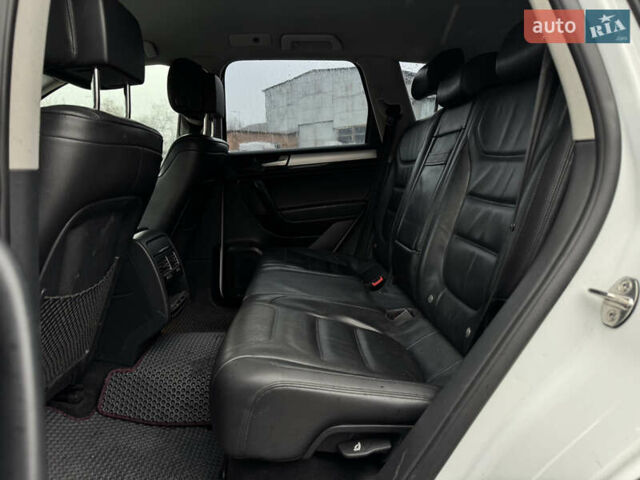 Белый Фольксваген Туарег, объемом двигателя 2.97 л и пробегом 248 тыс. км за 18000 $, фото 45 на Automoto.ua