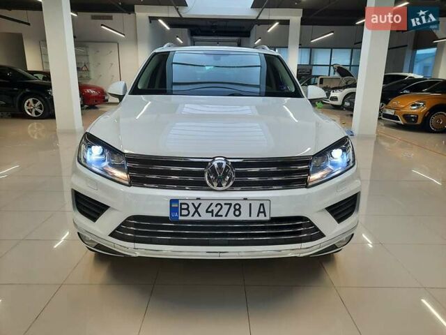 Белый Фольксваген Туарег, объемом двигателя 3 л и пробегом 111 тыс. км за 23477 $, фото 7 на Automoto.ua