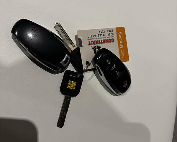 Белый Фольксваген Туарег, объемом двигателя 2.97 л и пробегом 260 тыс. км за 21900 $, фото 52 на Automoto.ua