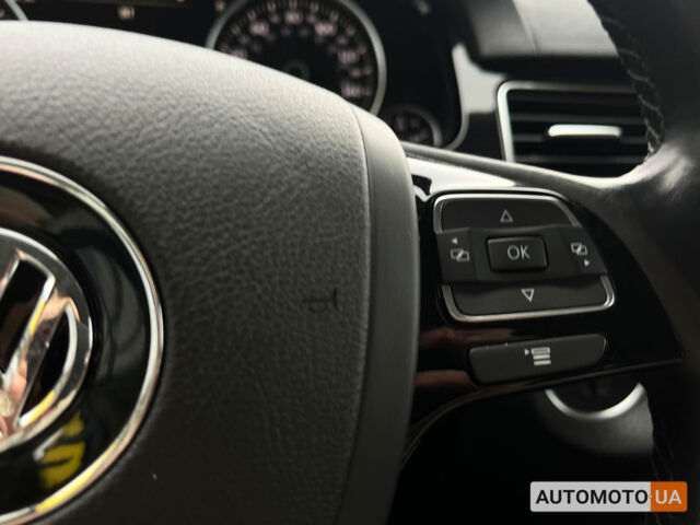 Білий Фольксваген Туарег, об'ємом двигуна 3 л та пробігом 283 тис. км за 20800 $, фото 18 на Automoto.ua