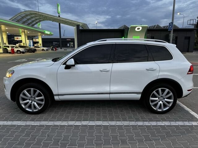 Белый Фольксваген Туарег, объемом двигателя 3 л и пробегом 266 тыс. км за 17000 $, фото 2 на Automoto.ua