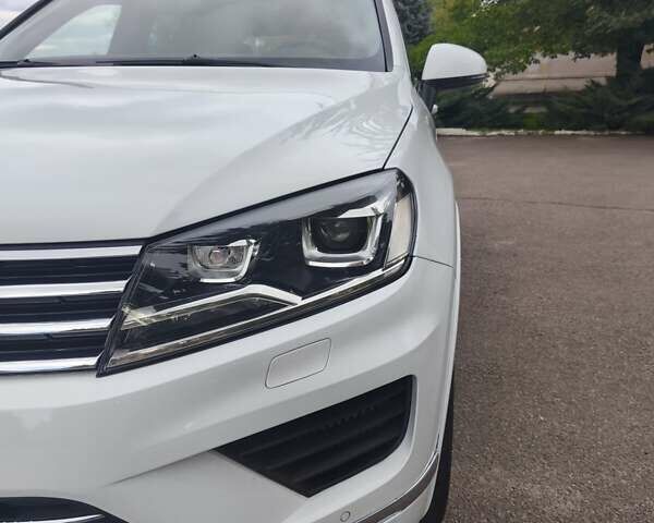 Белый Фольксваген Туарег, объемом двигателя 2.97 л и пробегом 162 тыс. км за 21500 $, фото 7 на Automoto.ua