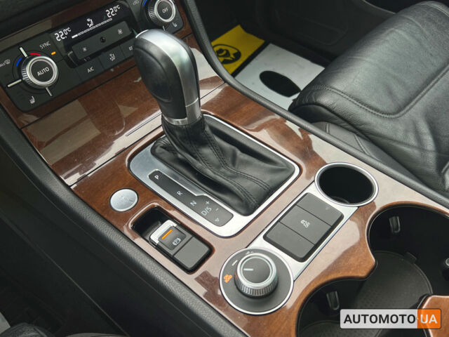 Білий Фольксваген Туарег, об'ємом двигуна 3.6 л та пробігом 153 тис. км за 23200 $, фото 22 на Automoto.ua