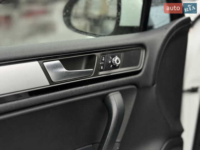 Белый Фольксваген Туарег, объемом двигателя 2.97 л и пробегом 248 тыс. км за 18000 $, фото 23 на Automoto.ua