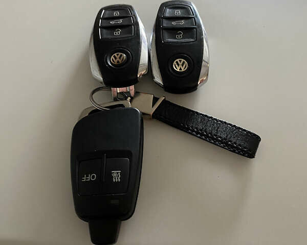 Білий Фольксваген Туарег, об'ємом двигуна 3 л та пробігом 215 тис. км за 25800 $, фото 35 на Automoto.ua