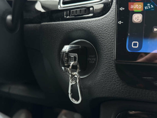 Белый Фольксваген Туарег, объемом двигателя 2.97 л и пробегом 248 тыс. км за 18000 $, фото 37 на Automoto.ua