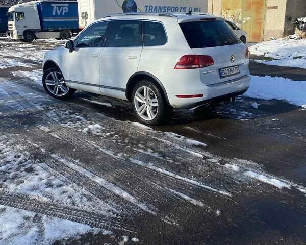 Белый Фольксваген Туарег, объемом двигателя 2.97 л и пробегом 400 тыс. км за 17000 $, фото 24 на Automoto.ua